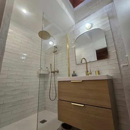 Apartment Avec Parking, 150m Du Vieux Port, 50 M2